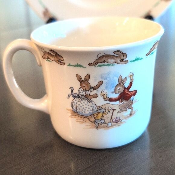 Vintage Royal Doulton Bunnykins Child's Plate and Cup Set - Picture 4 of 14
